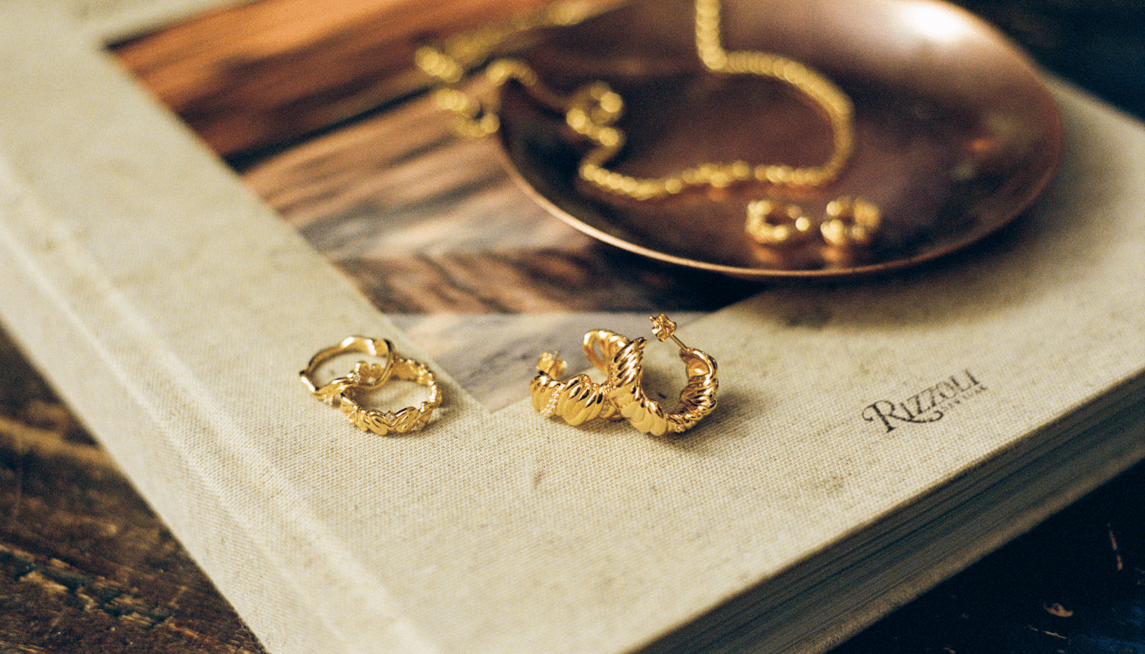 The Environmental Impact of Traditional vs Sustainable Jewelry