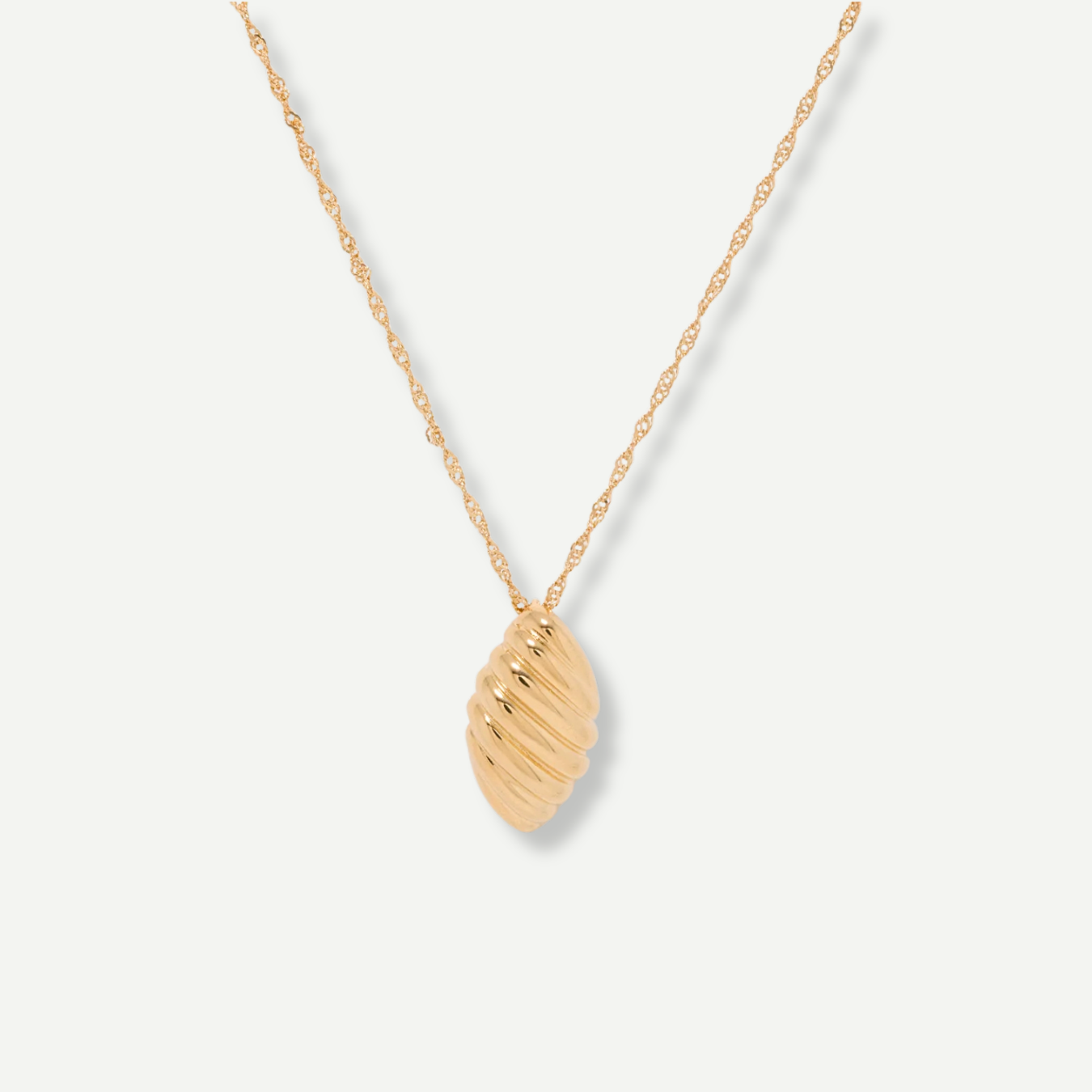 Dana Pendant Necklace