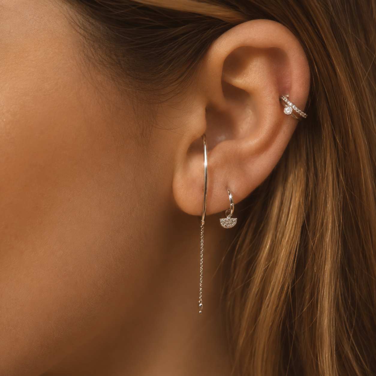 Shiny Embrace Ear Cuff